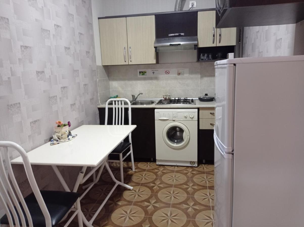 Bizim Ev Hostel Naftalan Bagian luar foto